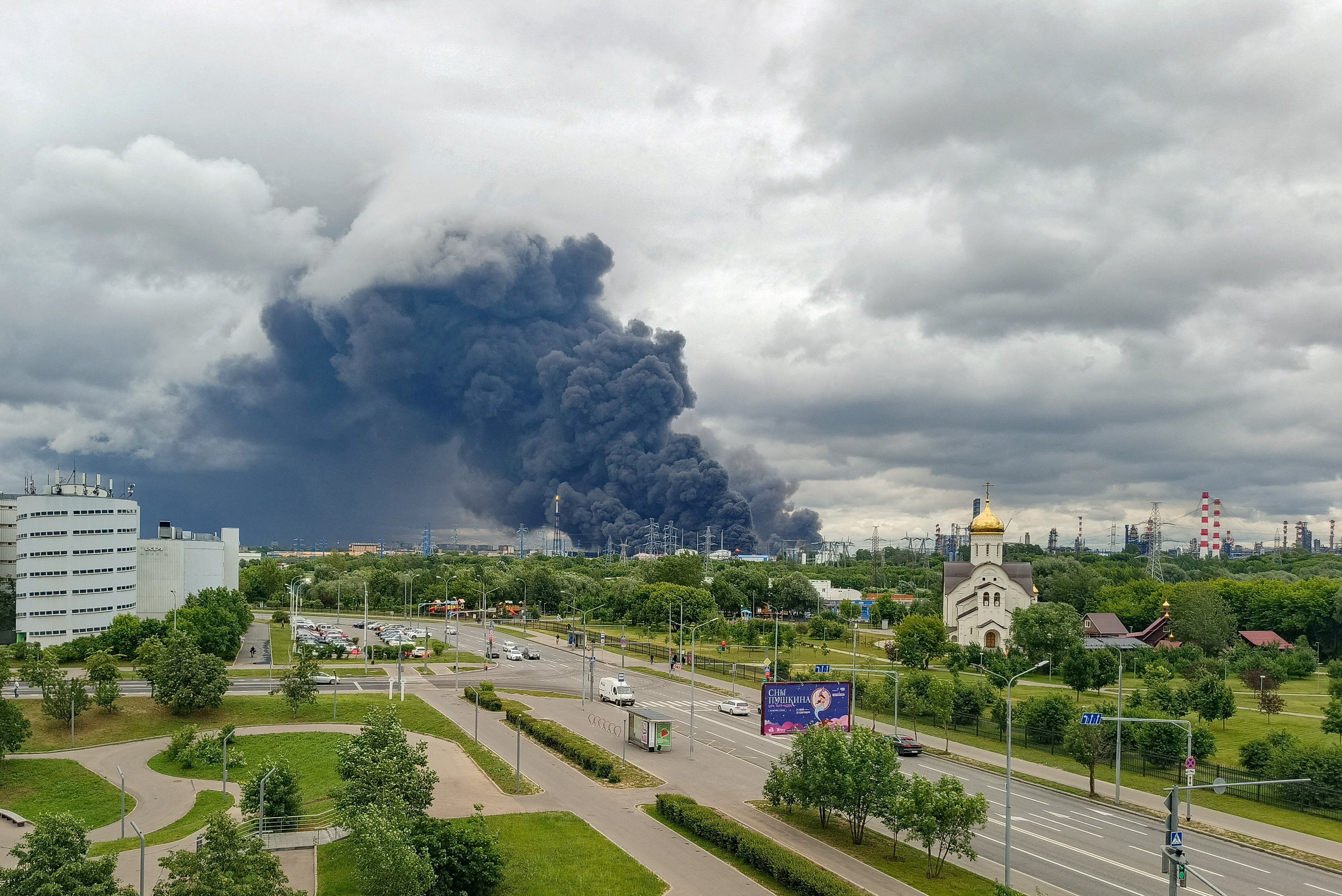 Moradores de Moscou relatam 'chuva de óleo' após ataque da Ucrânia que atingiu refinaria