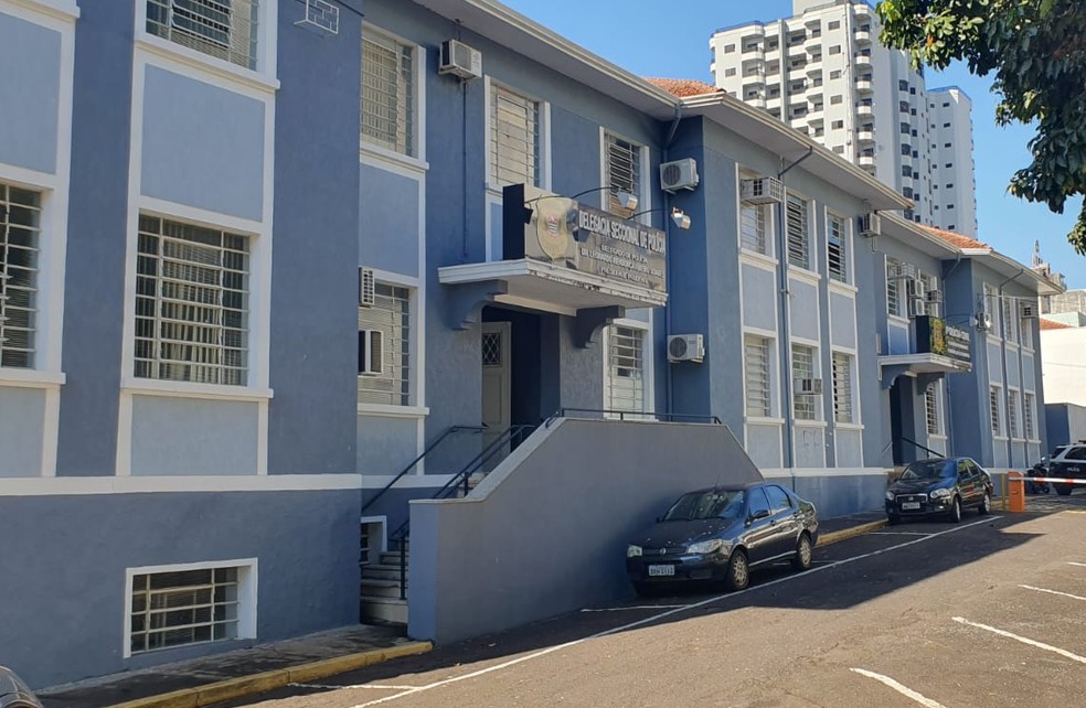 Motorista bate em viatura da PM que atendia acidente e acaba preso por embriaguez ao volante, em Presidente Prudente (SP) — Foto: Arquivo/g1
