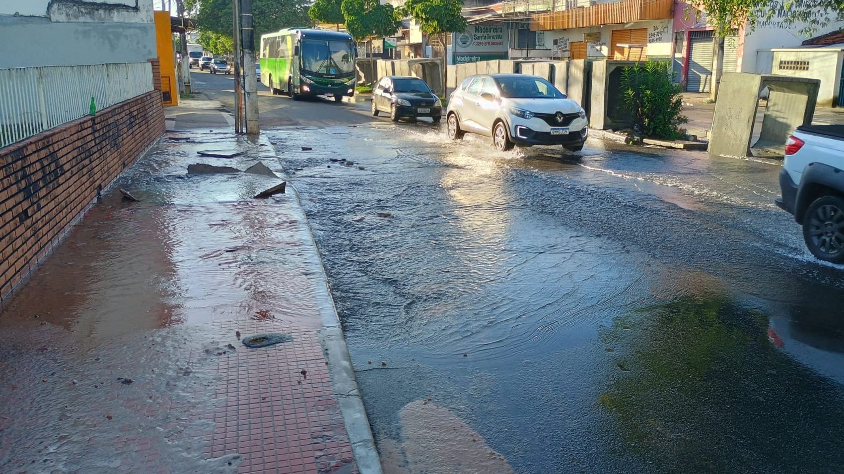 Vazamento de água é registrado na Zona Norte de Aracaju
