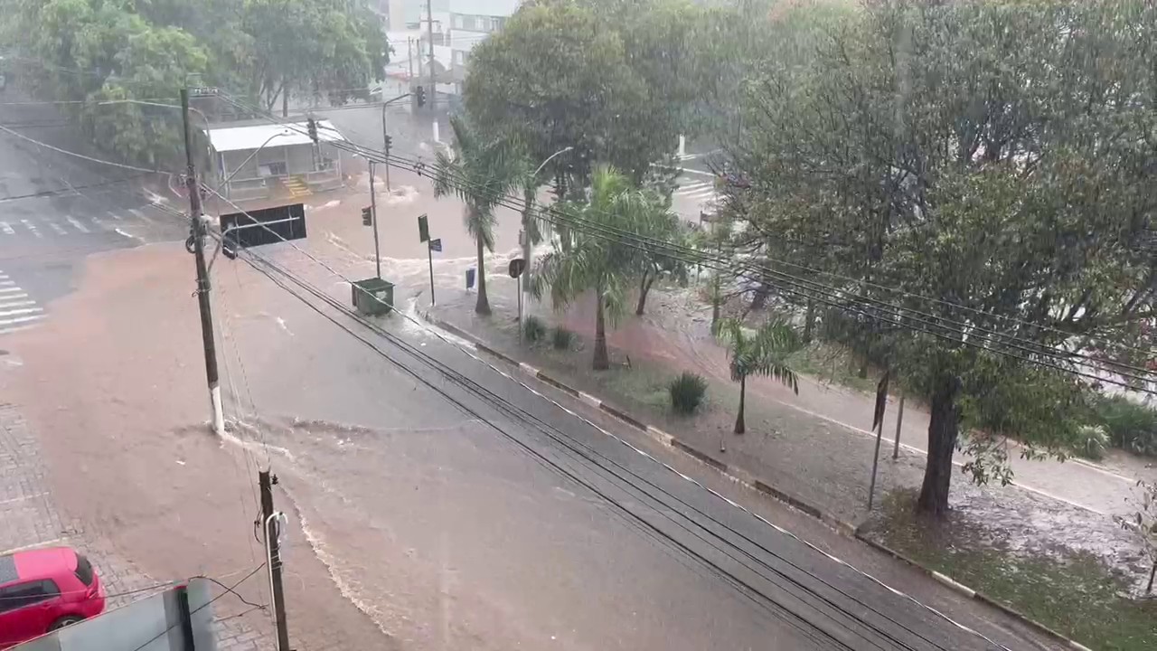 Chuva intensa causa alagamentos em Campinas nesta quarta; veja impactos