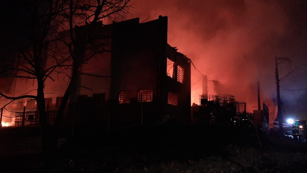 Incêndio em Guarulhos, na Grande SP — Foto: Defesa Civil de SP/Divulgação