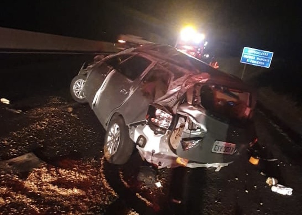 Casal de idosos fica gravemente ferido após capotamento em Santa Cruz do Rio Pardo — Foto: Arquivo Pessoal