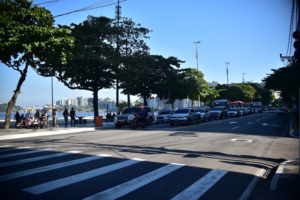 Tráfego de uma das pistas da Praia de Icaraí será fechado para o lazer aos domingos a partir do dia 27