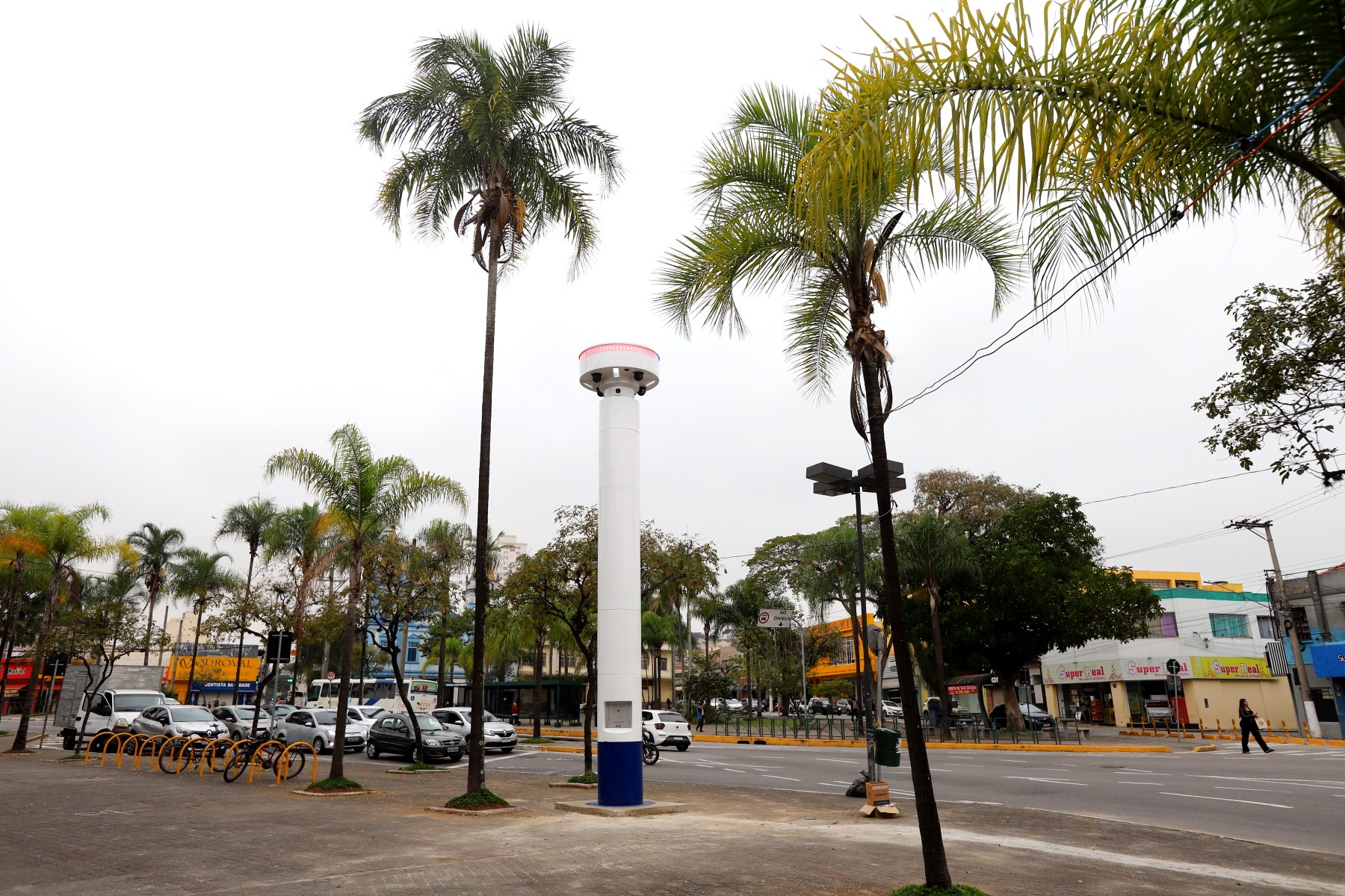 Smart Jacareí: Prefeitura reforça segurança com totem de 7 metros de altura