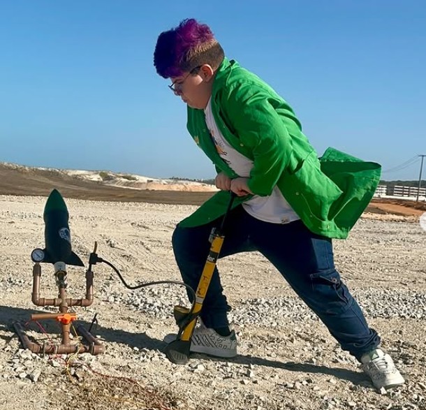 Da periferia ao sonho espacial: jovem cearense de 13 anos é convidado para lançamento comercial de foguete em Alcântara