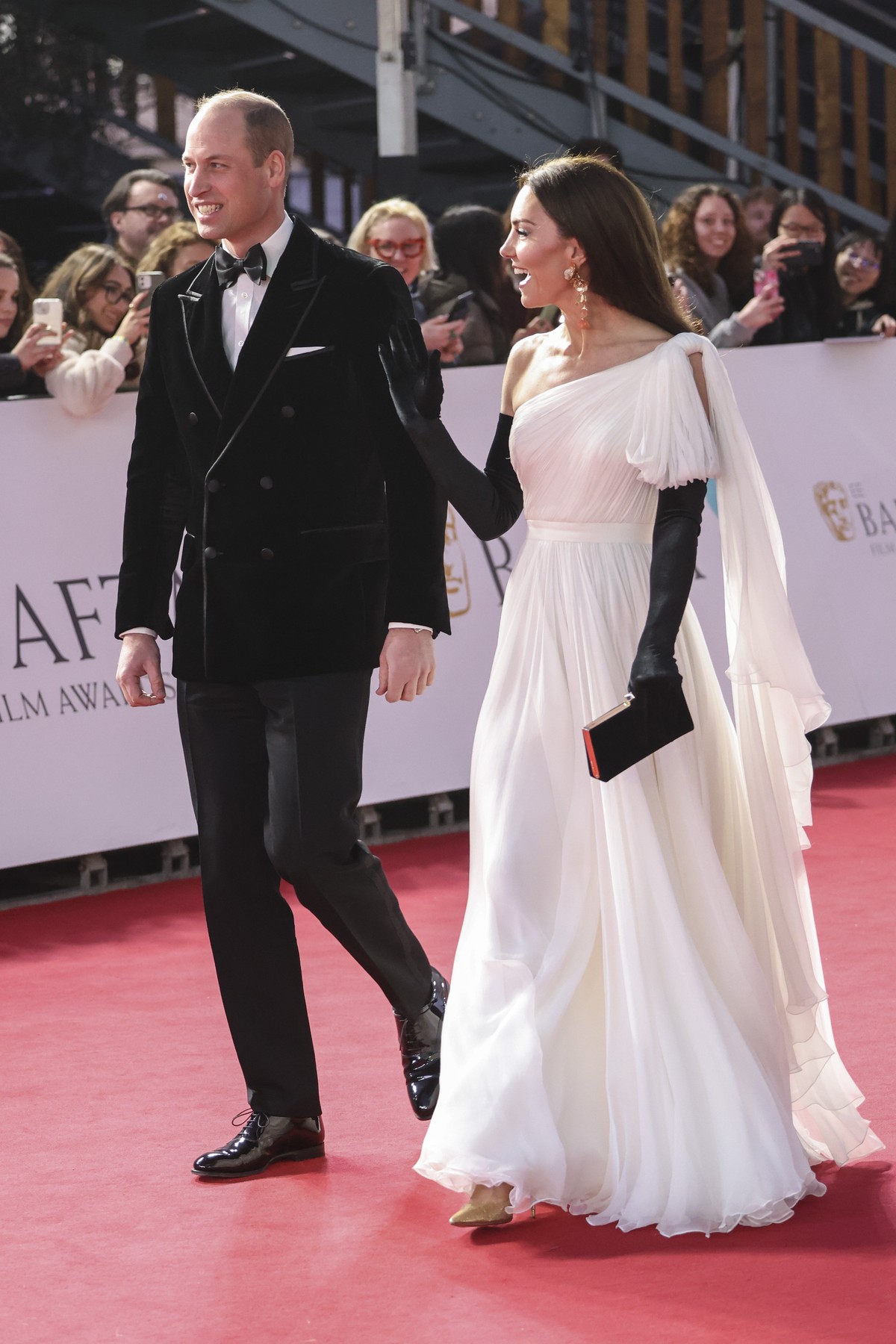 Bafta 2023: Kate Middleton chama atenção por repaginar vestido de 2019 |  Pop & Arte | G1