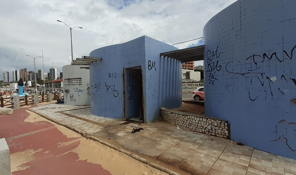 Vereadores planejam audiência pública pela manutenção dos banheiros das praias de Natal — Foto: Gustavo Brendo / Inter TV Cabugi