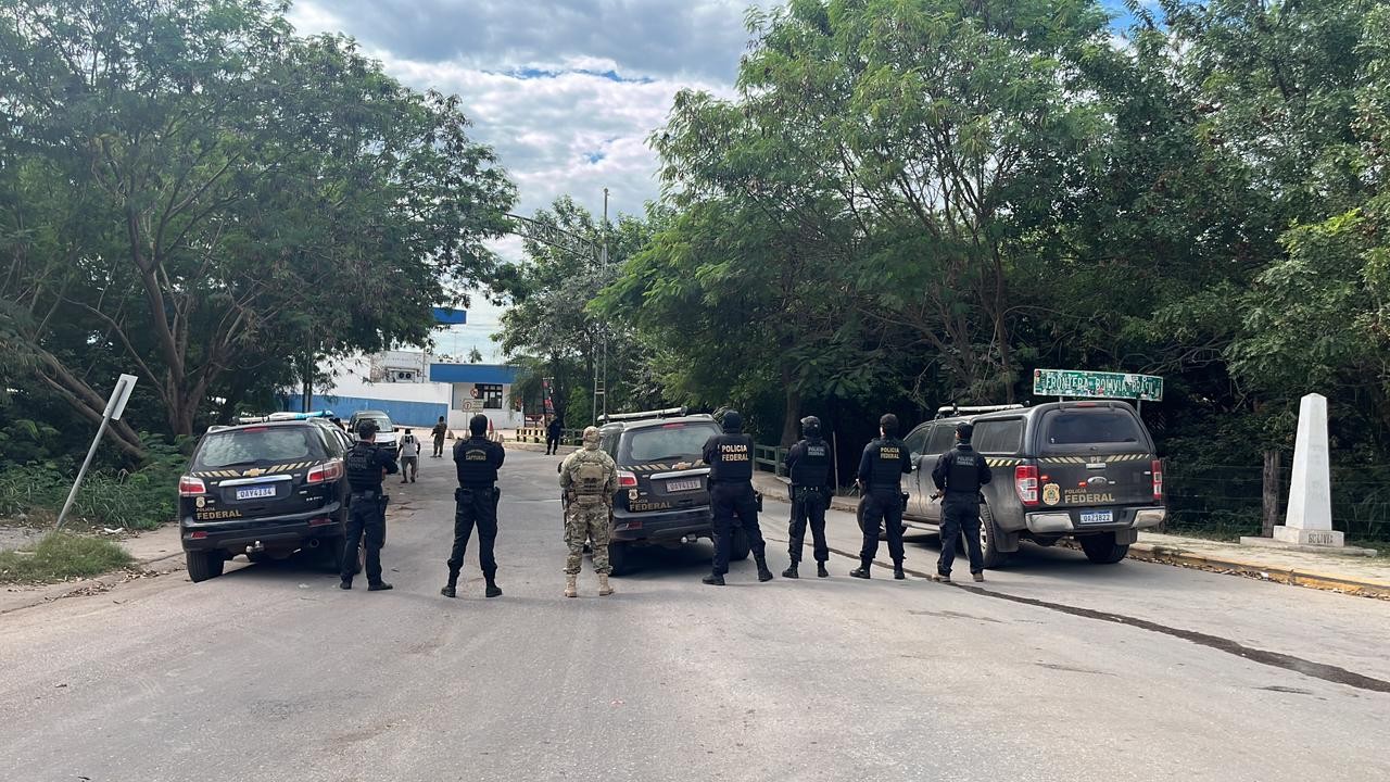 Tuta, apontado como sucessor de Marcola no PCC, é levado para presídio federal em Brasília após prisão na Bolívia 