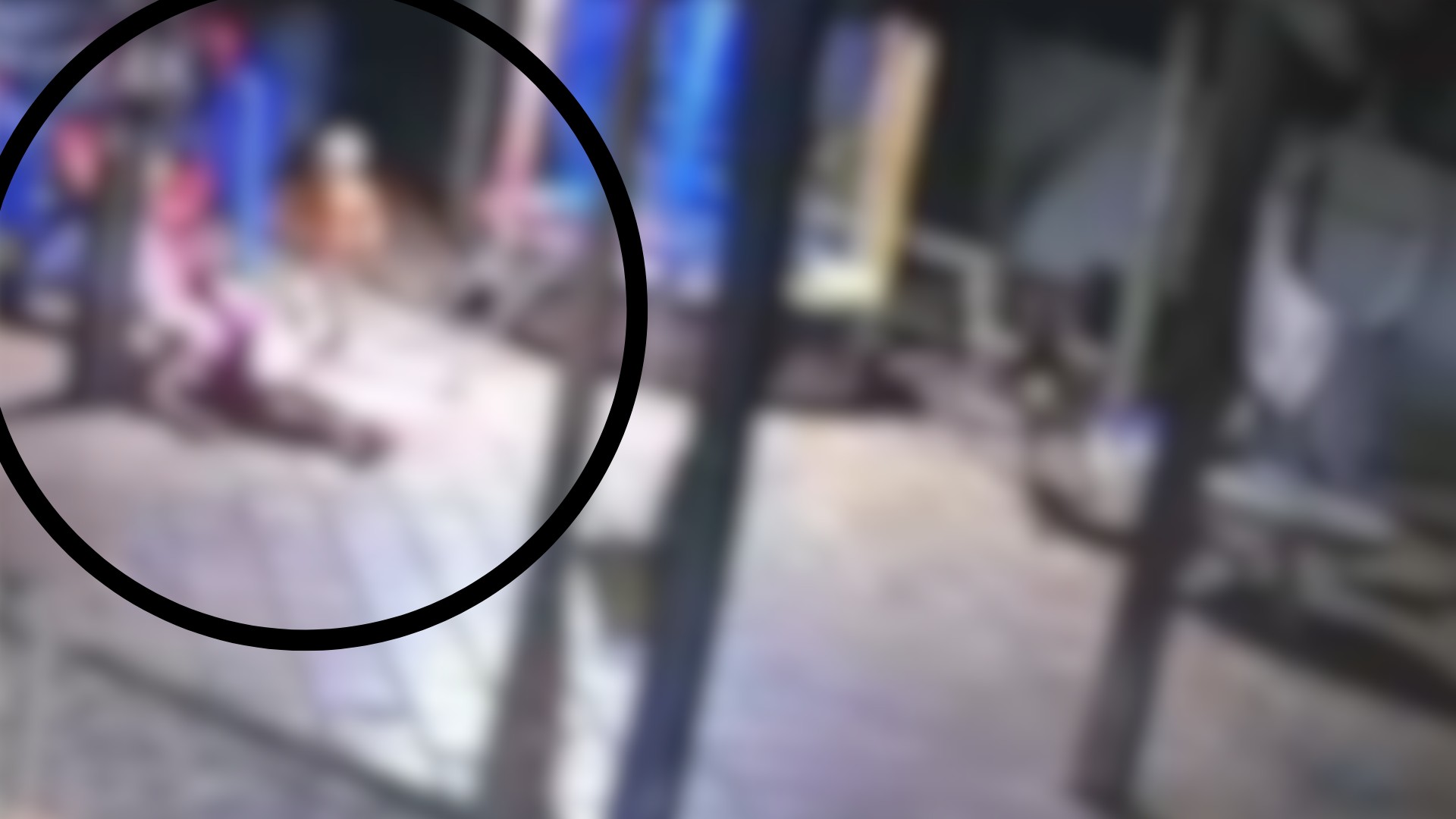 Criança de 2 anos pega arma do pai em cima da mesa, atira e mata a mãe em MS