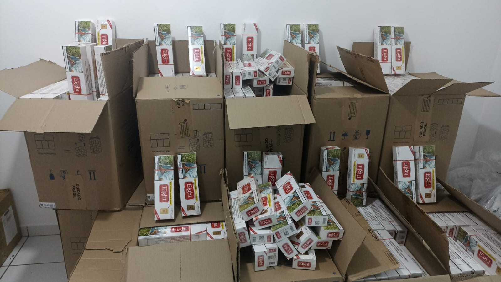 280 mil cigarros são apreendidos em transportadora por suspeita de contrabando no interior de SP