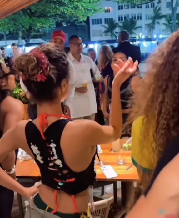 Tyla explica 'festa' em quiosque no RJ e diz que vinda ao Brasil para Rock in Rio 'parece férias' 