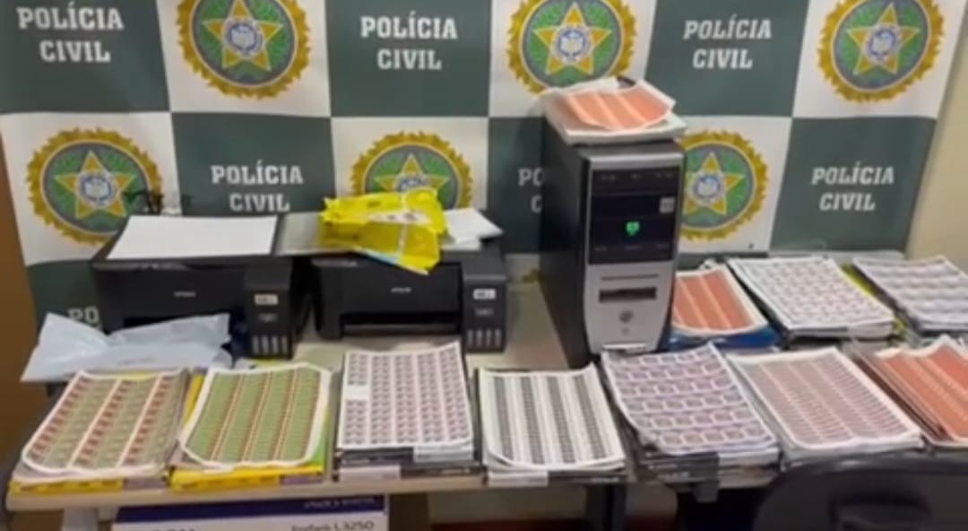 Polícia estoura gráfica utilizada pelo tráfico de drogas em Volta Redonda; responsável é preso