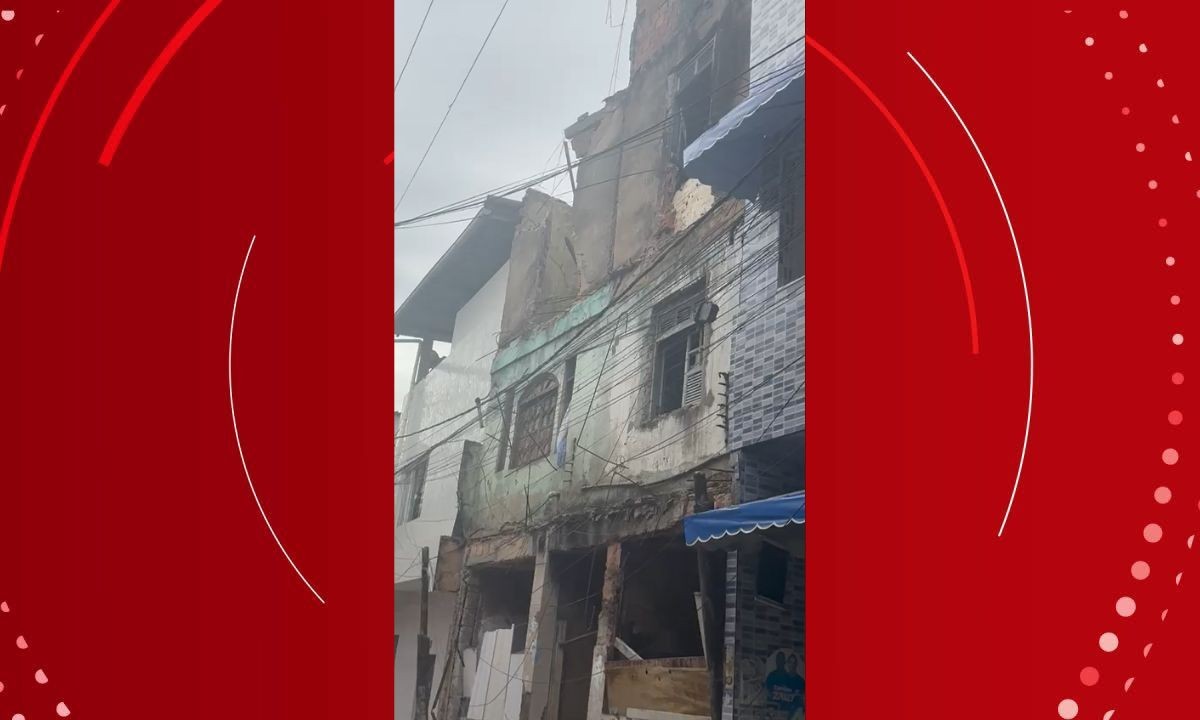 Parte de prédio desaba em bairro de Salvador e moradores ficam sem energia 