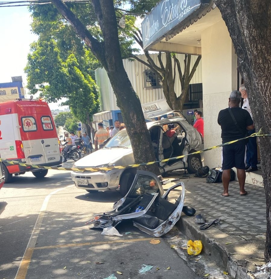 Câmera registra acidente que deixou feridos na Avenida Paraná, em Divinópolis; veja VÍDEO