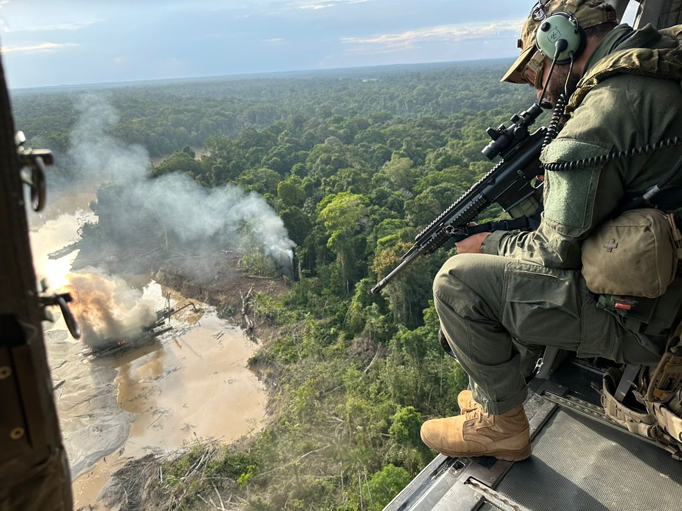 PF e Ibama atuam na Operação Fronteira de Ouro na fronteira do Brasil com a Colômbia — Foto: Divulgação