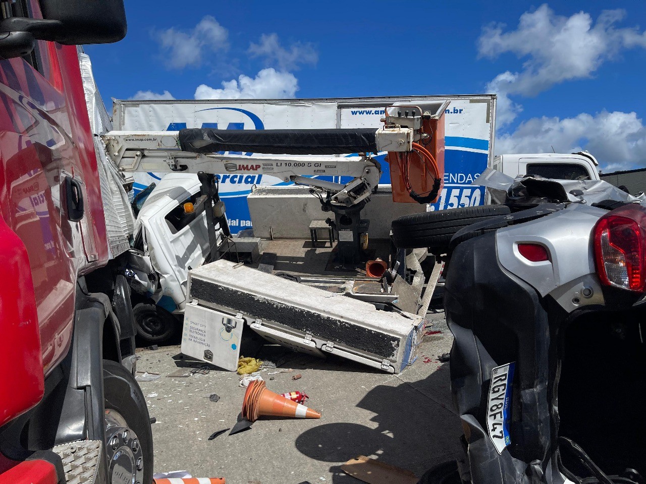 Acidente deixa mortos e feridos em Joaquim Gomes, interior de Alagoas — Foto: Luzamir Carneiro/JG Notícias