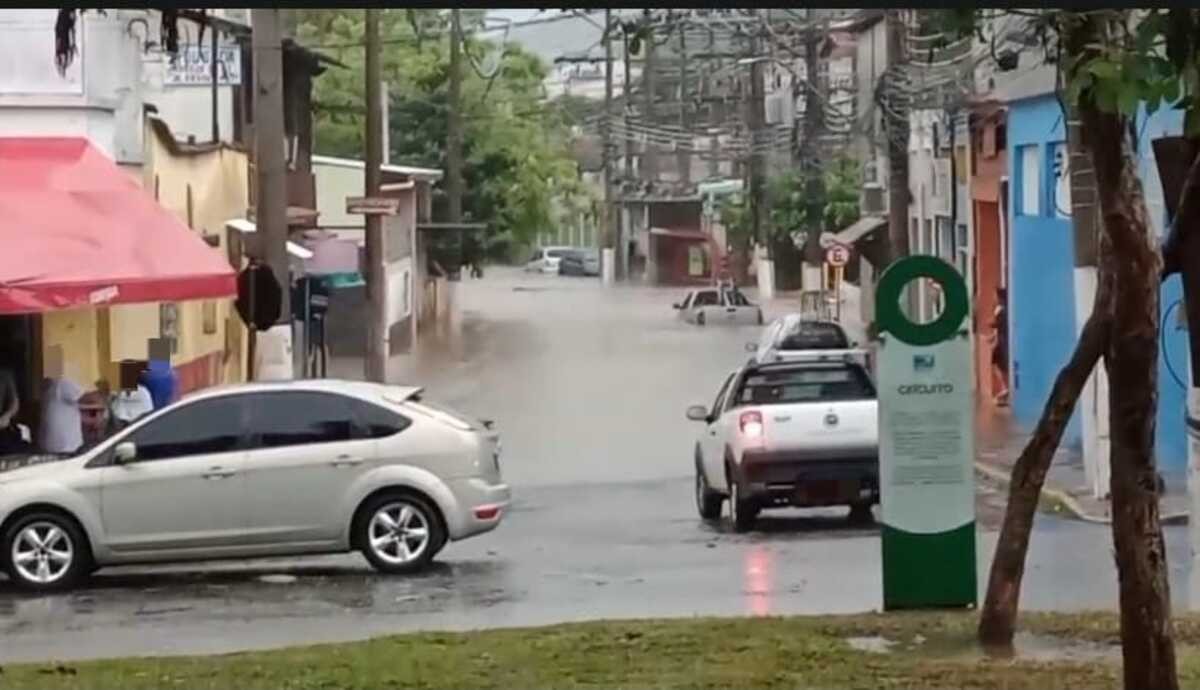 Chuva forte causa transtornos em Vassouras