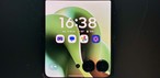 Motorola Razr 60 Ultra fechado, com a tela externa ligada