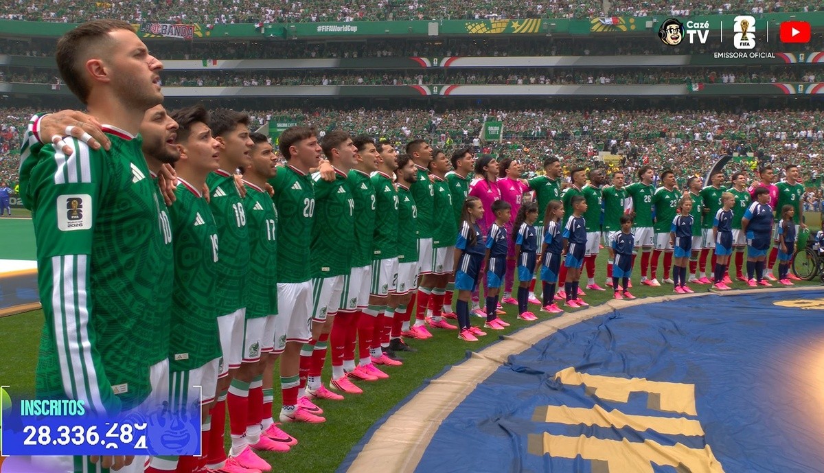 Chuteiras rosas dominam a abertura da Copa do Mund