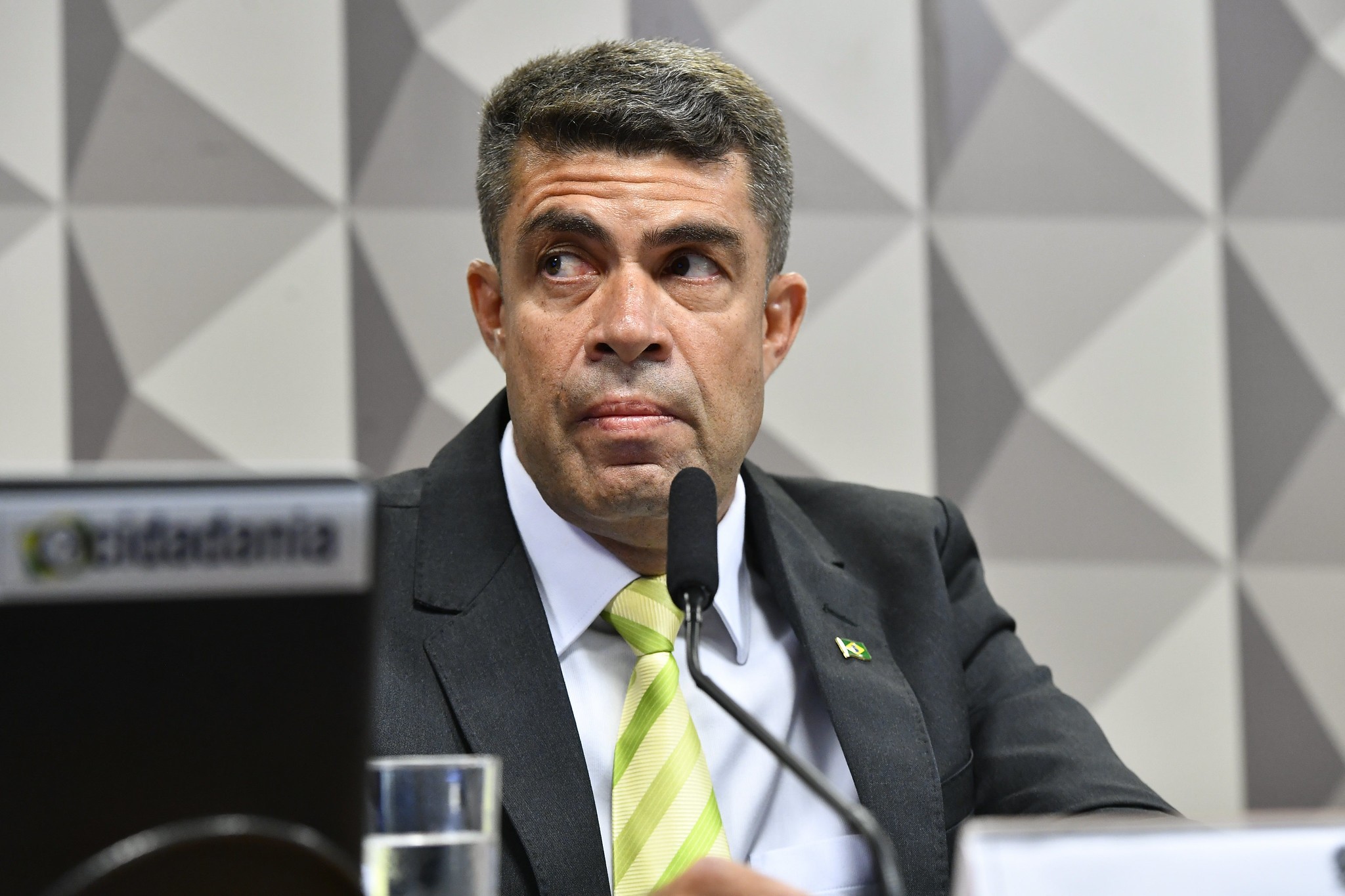 Indiciados pela PF, ex-assessor de Bolsonaro e sobrinho buscam acordo com o Ministério Público