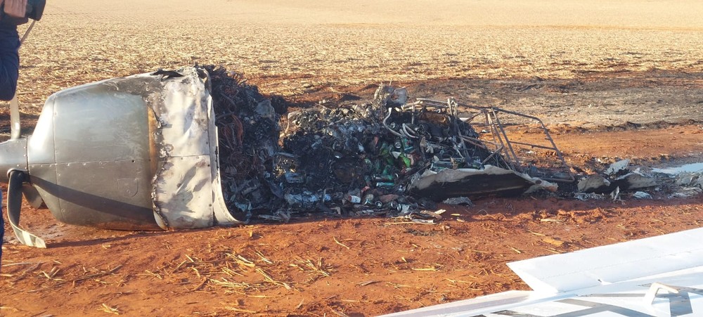 Avião de pequeno porte pega fogo após pouso forçado no noroeste de SP