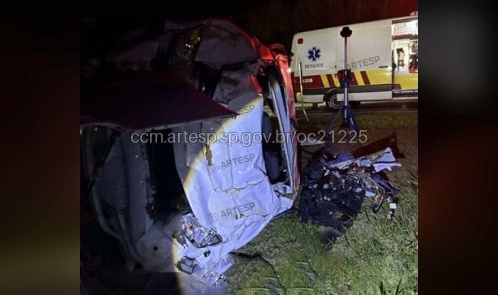 Motorista morre após perder o controle e capotar carro em retorno na Raposo Tavares