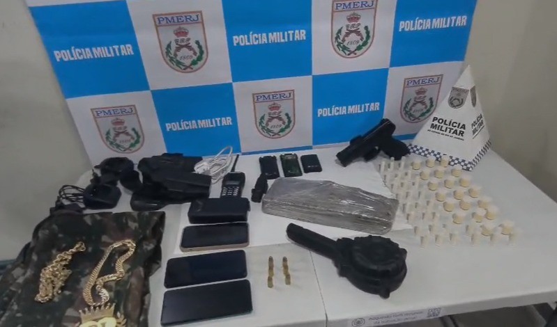 Drogas, réplica de arma e munições são apreendidas pela PM em Volta Redonda 