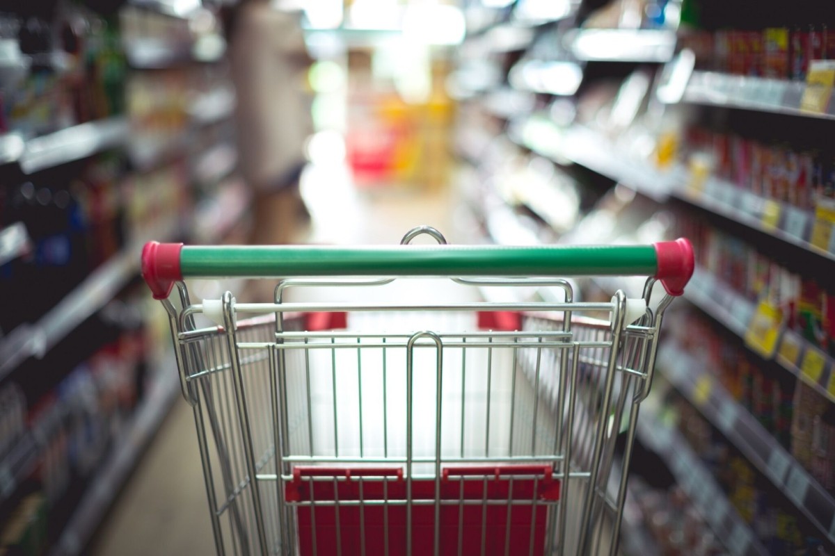 Justiça condena rede de supermercados do AM a pagar R$ 500 mil por vender produtos impróprios para consumo