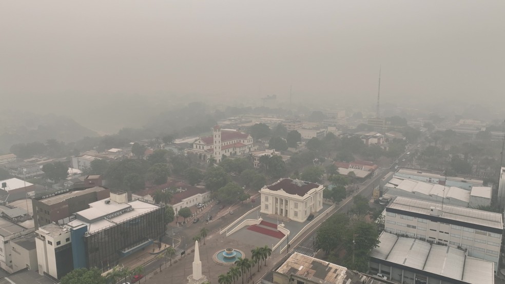 Fumaça encobre céu de Rio Branco nesta terça-feira (3) — Foto: Arquivo/Secom-AC
