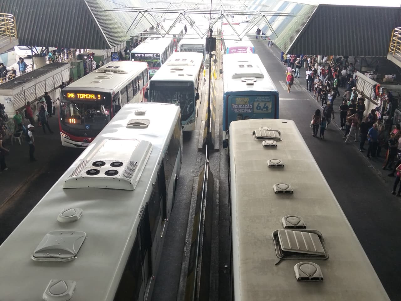 Paralisação de rodoviários interrompe circulação de ônibus em Manaus nesta terça-feira (22); VÍDEO