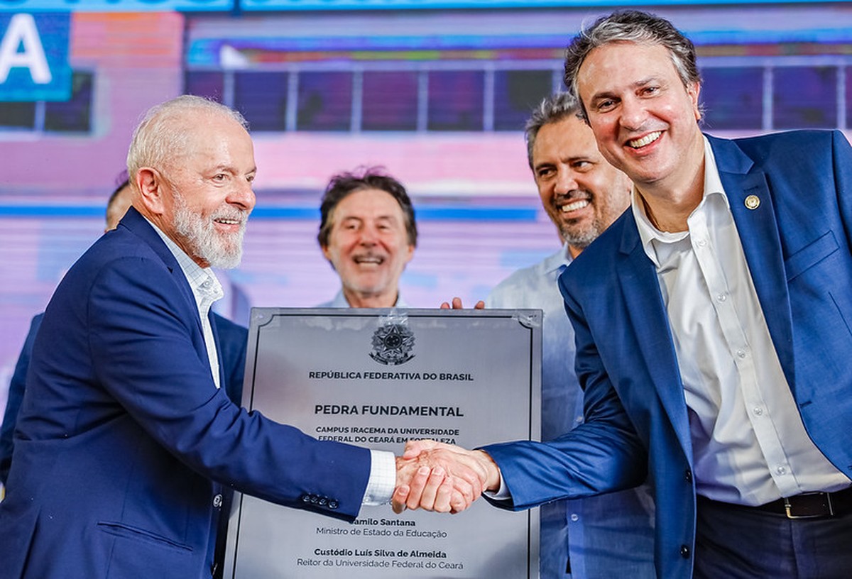 Em entrega do Minha Casa Minha Vida, Lula diz a mãe de três filhos que ela deve parar de ter criança