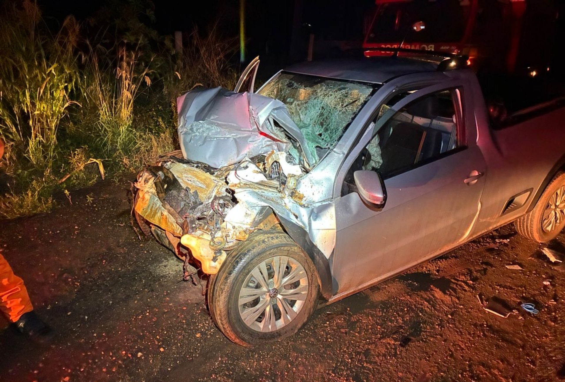 Motorista morre após batida entre caminhonete e carreta na MS-276