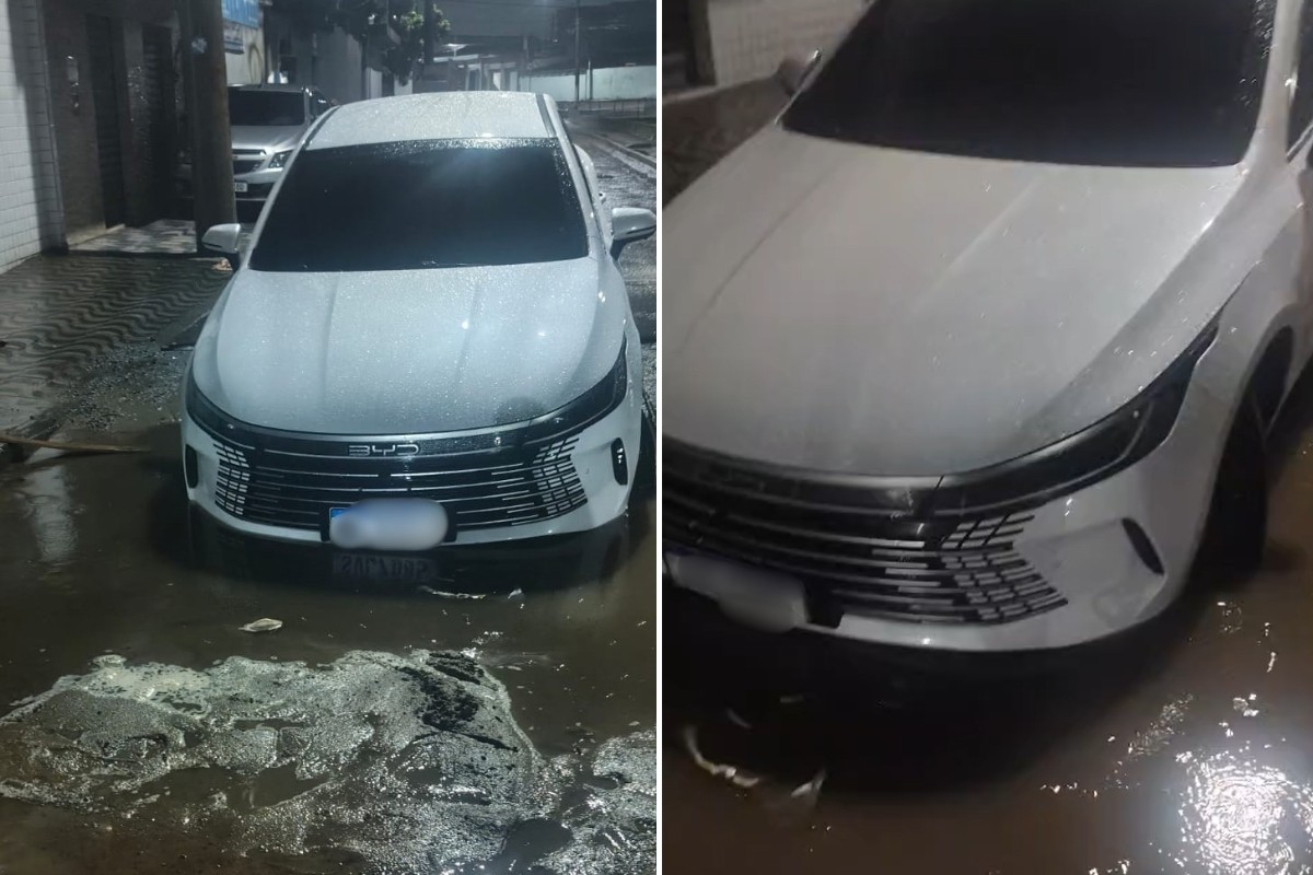 Carro cai em buraco coberto pela chuva e motorista fica 'preso' por 3h no litoral de SP; VÍDEO