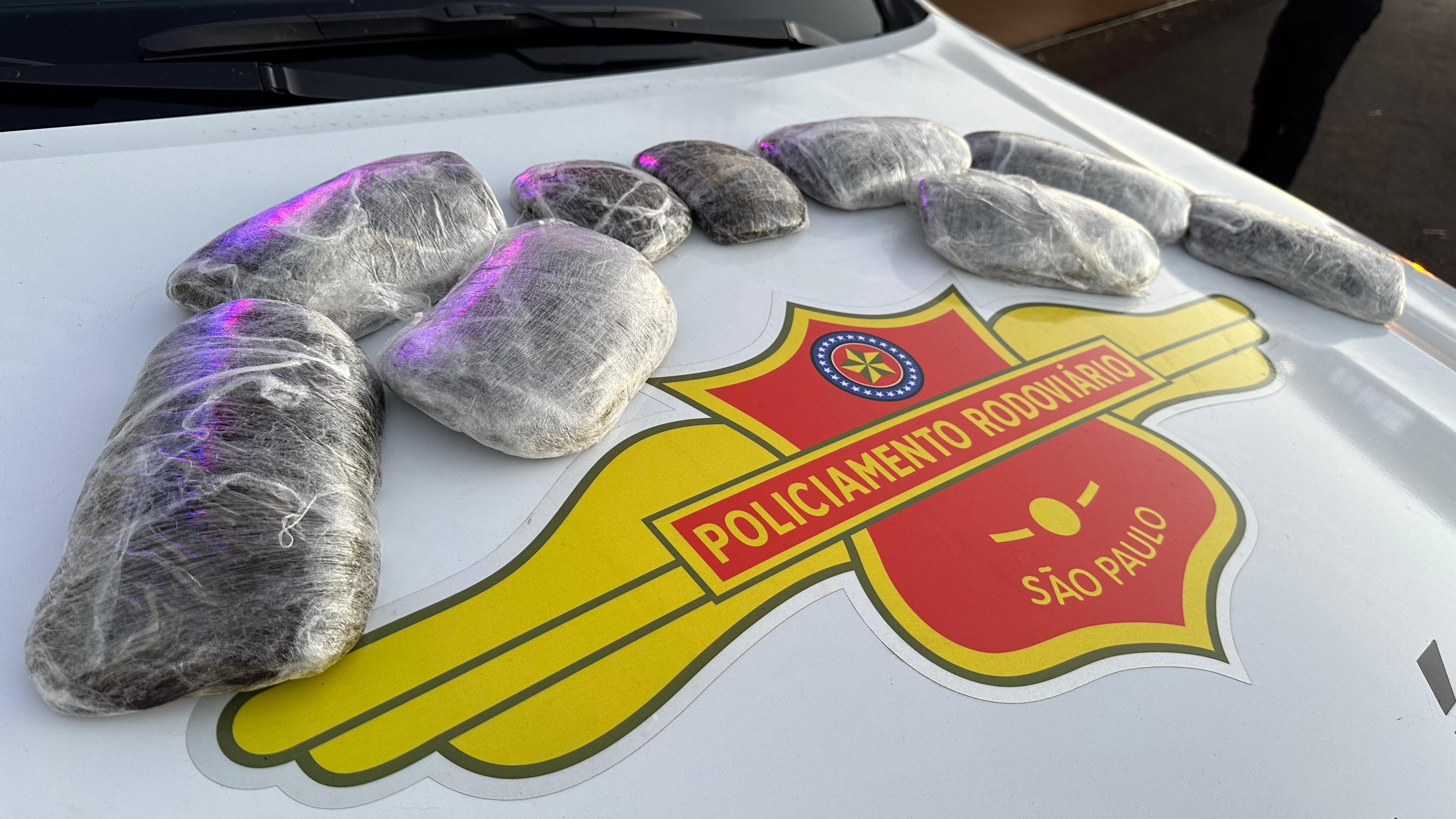 Passageira de ônibus é detida com pacotes de metanfetamina presos ao corpo no interior de SP