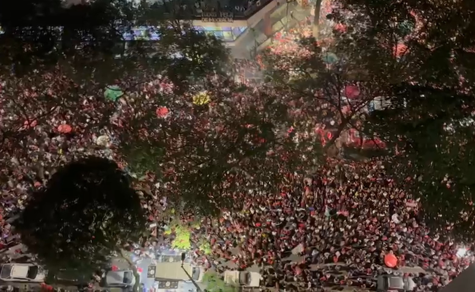 Manifestantes fazem ato em apoio a Lula em Belo Horizonte