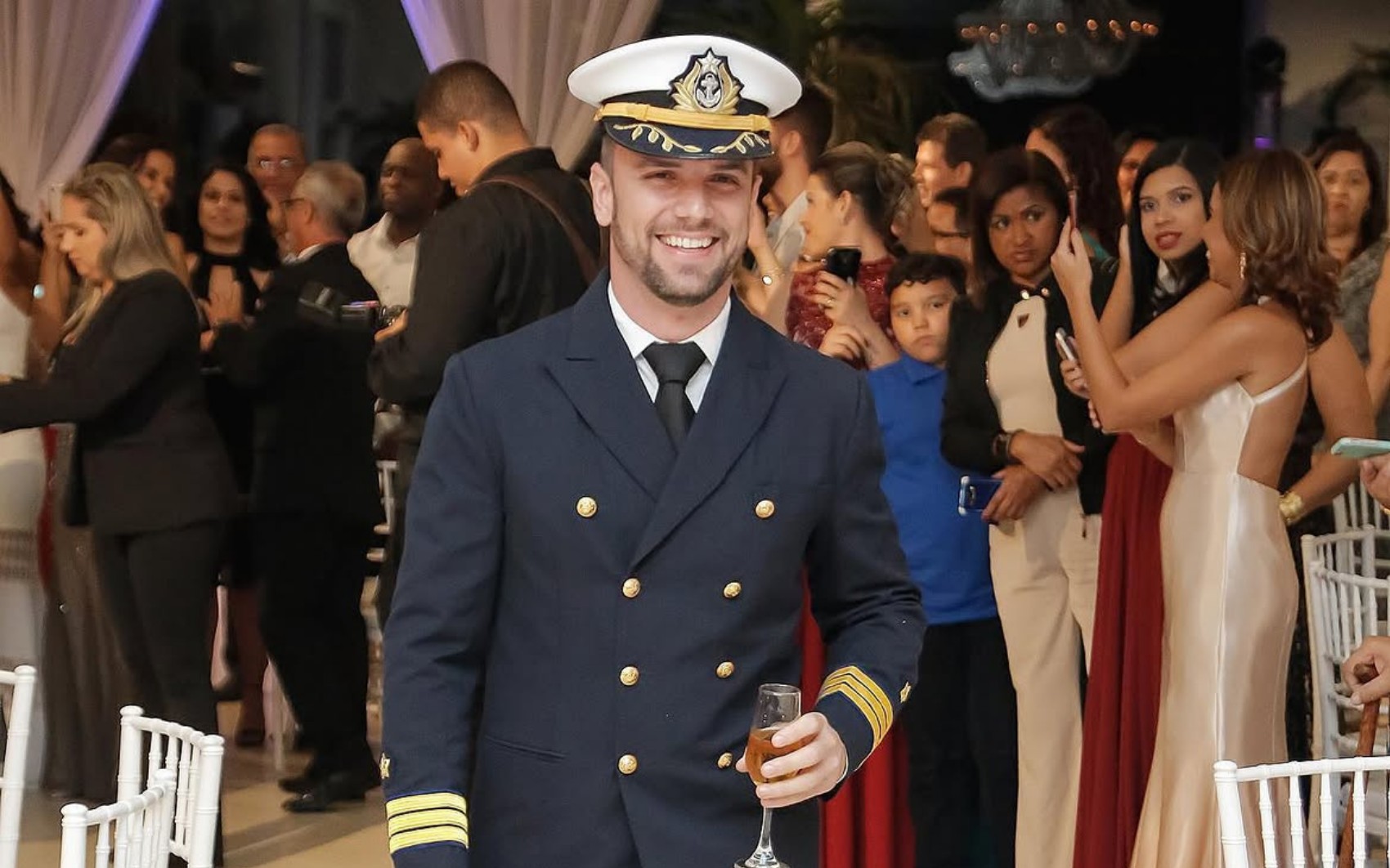 Enfermeira que tentou salvar capitão da Marinha morto em restaurante detalha socorro: 'Tentamos reanimar por mais de uma hora'