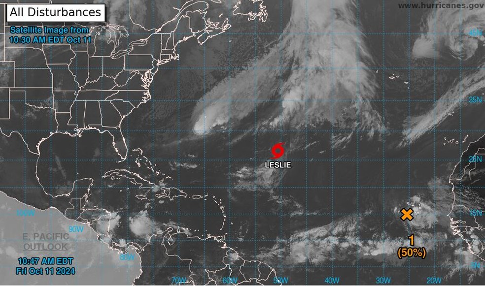 Centro Nacional de Furacões dos EUA apontam 50% de chance de evolução para ciclone tropical próximo a Cabo Verde — Foto: NHC/Reprodução