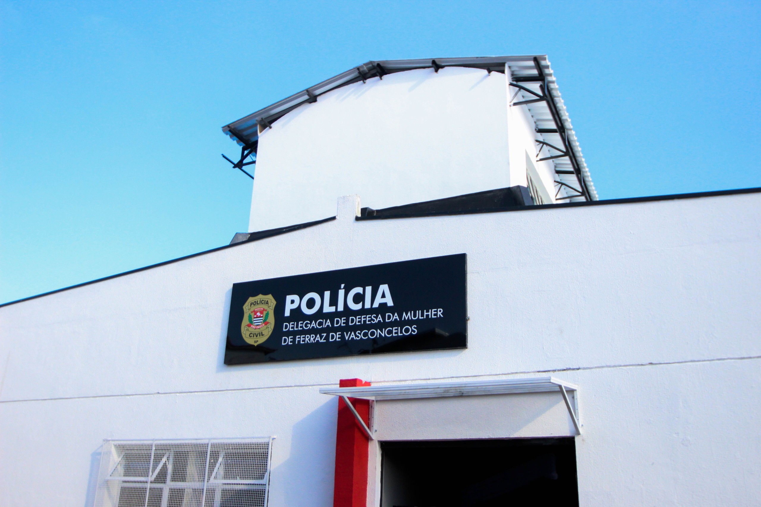 Homem é preso por tentar matar a companheira a facadas em Ferraz de Vasconcelos