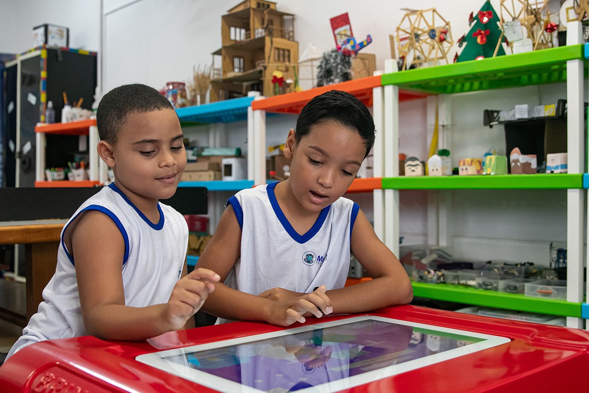 Mesas interativas ampliam presença da tecnologia nas escolas | Especial Publicitário – PREFEITURA DE MACAÉ