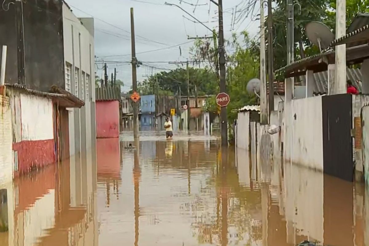 Inmet e Defesa Civil alertam para fortes chuvas no litoral e interior de SP; veja