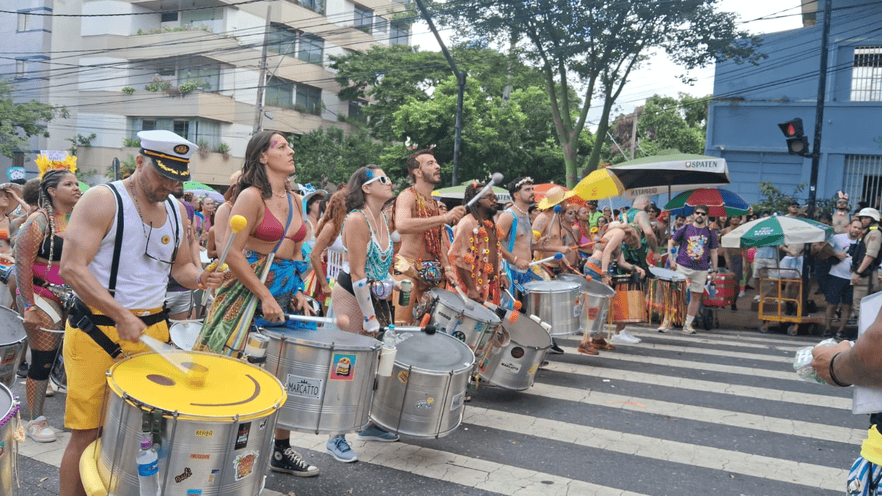 Juventude Bronzeada, Truck do Desejo, Funk You e outros blocos agitam foliões nesta terça-feira de carnaval em BH