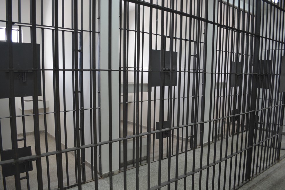 Grade prisão cela cadeia — Foto: Diêgo Holanda/G1