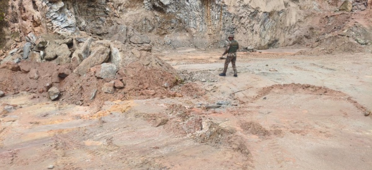 Polícia Ambiental identifica área de extração mineral irregular em Paraty