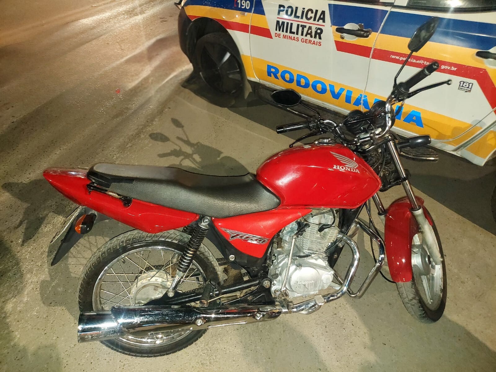 Adolescente de 15 anos é flagrado pilotando moto com sinais de identificação adulterados na BR-354, em Arcos