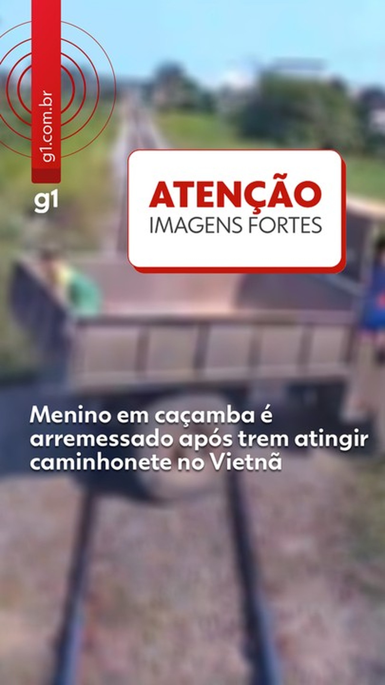 VÍDEO: Menino em caçamba é arremessado após trem atingir caminhonete no Vietnã