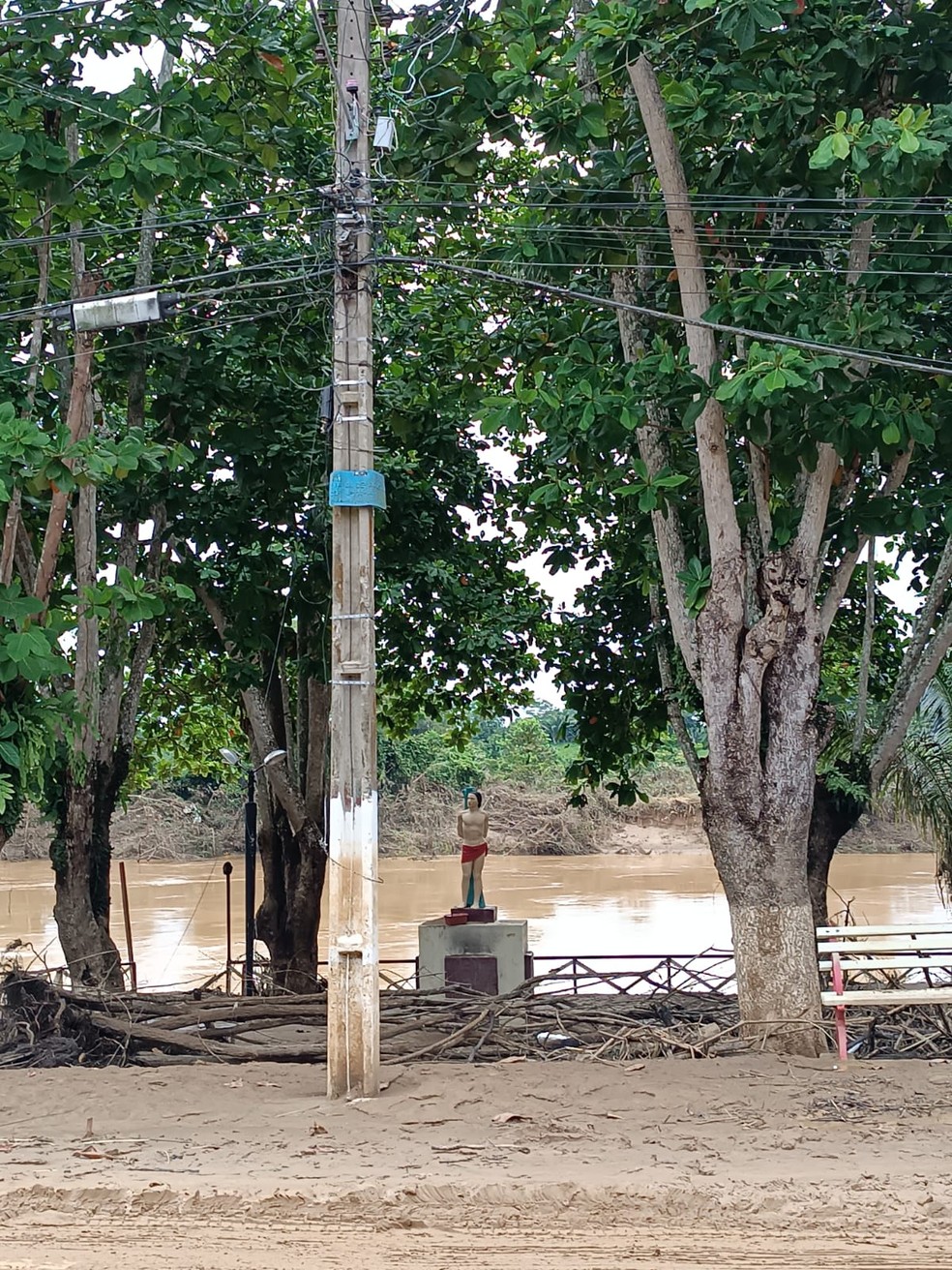 Imagem de São Sebastião após vazante do Rio Acre em Xapuri, no início de março — Foto: Kécia Melo/Arquivo pessoal