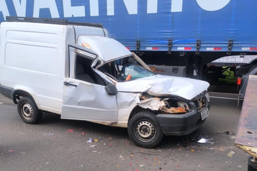 1 de 1
Ap&oacute;s acidente na SP-300, em Bauru (SP), duas v&iacute;timas foram encaminhadas ao Pronto Socorro Central com ferimentos leves &mdash; Foto: Divulga&ccedil;&atilde;o