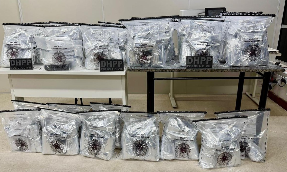 Polícia prende homem com 80 kg de cocaína escondidos em carro no interior da Bahia