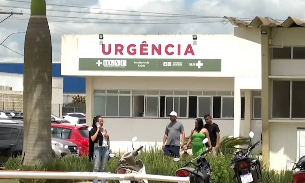 Ferido foi levado para o Hospital Geral de Vitória da Conquista em estado grave — Foto: Reprodução/TV Sudoeste