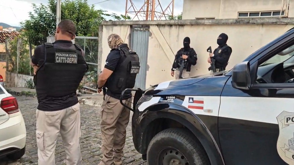 Operação contra suspeitos de homicídios, tráfico de drogas, organização criminosa e lavagem de dinheiro em Jequié — Foto: Polícia Civil